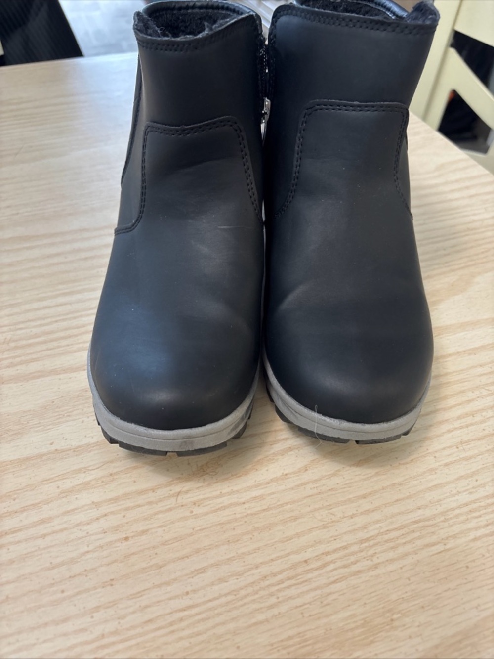 Khombu Black Women's Winter Ankle Boots